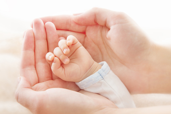 试管婴儿移植囊胚后分泌物增多怎么回事
